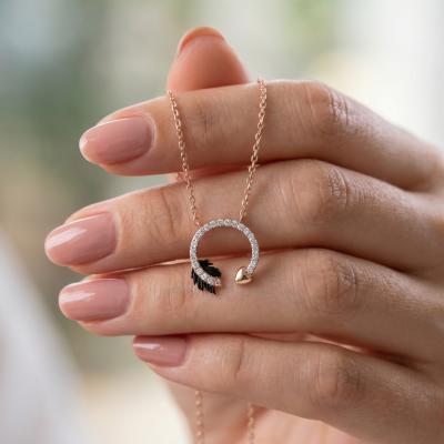 0,11 Karat Aşk Oku Pırlanta Kolye KL02206