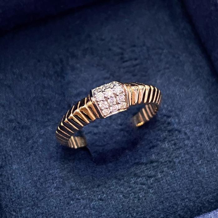 0,12 Karat Minimal Piramit Pırlanta Rose Yüzük YZ19815