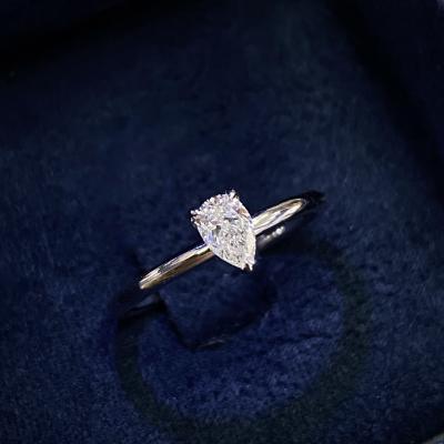 0,30 Karat Gia Sertifikalı Damla Tektaş Pırlanta Yüzük