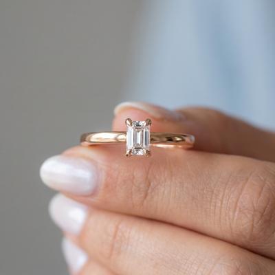 0,30 Karat Gia Sertifikalı Emerald Tektaş Pırlanta Yüzük