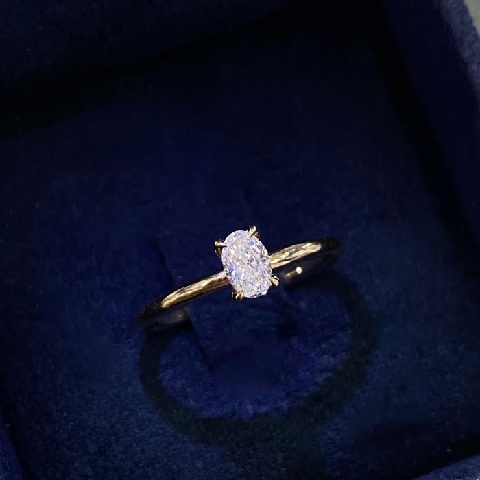 0,30 Karat Gia Sertifikalı Oval Tektaş Pırlanta Yüzük