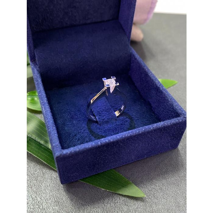 0,30 Karat Hrd Sertifikalı V Tektaş Pırlanta Yüzük