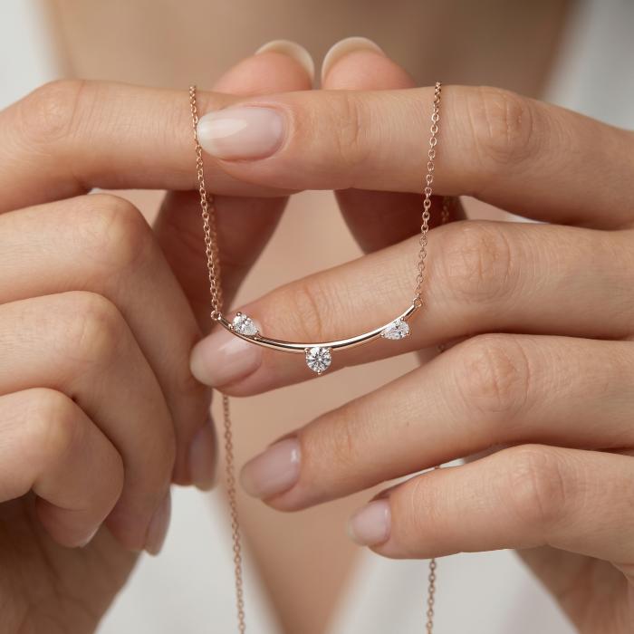0,31 Karat 3 Pırlantalı Tasarım Kolye KL02647