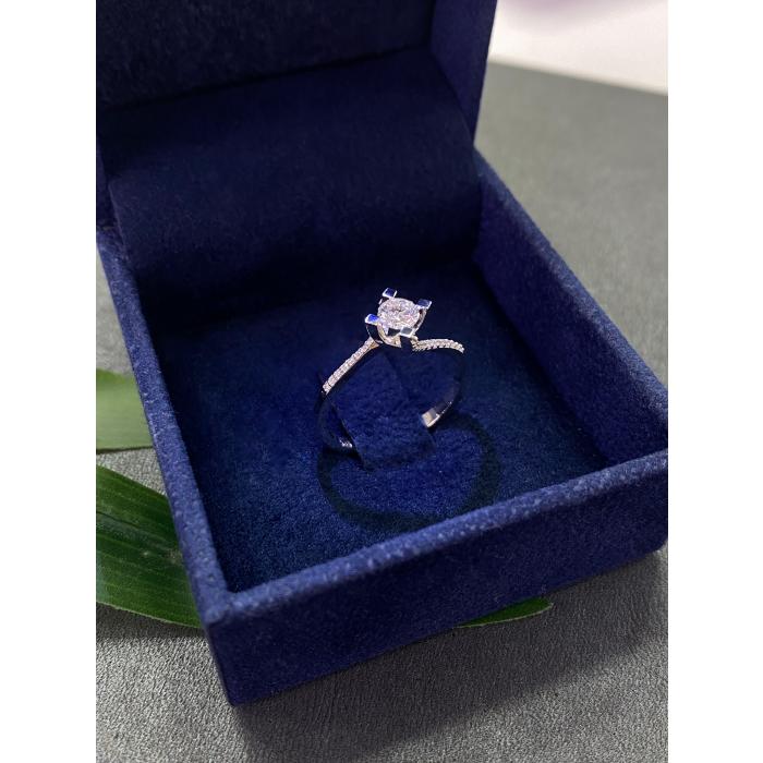 0,38 Karat Hrd Sertifikalı Kenar Taşlı Diana Tektaş Pırlanta Yüzük