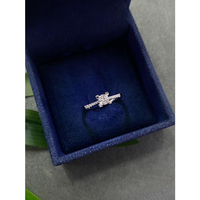 0,38 Karat Hrd Sertifikalı Kenar Taşlı V Tektaş Pırlanta Yüzük