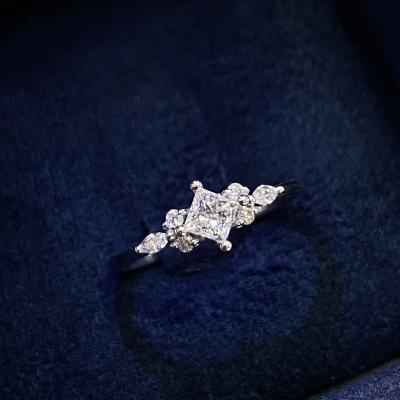 0,39 Karat Gia Sertifikalı Prenses Lida Tektaş Pırlanta Yüzük