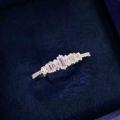 0,39 Karat Süzme Minimal Baget Pırlanta Yüzük YZ20498