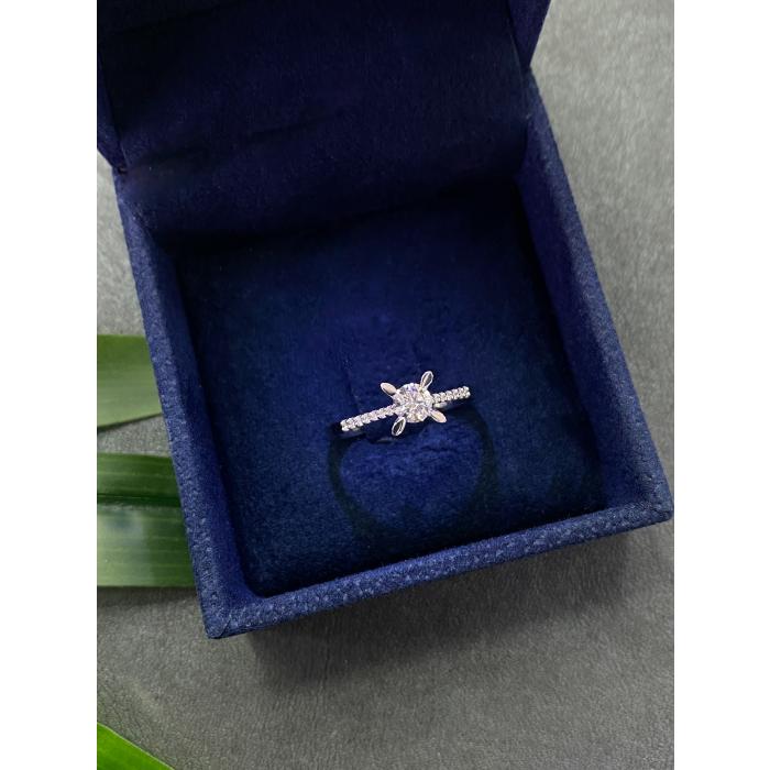 0,40 Karat Hrd Sertifikalı Kenar Taşlı Badem Pırlanta Tektaş Yüzük 