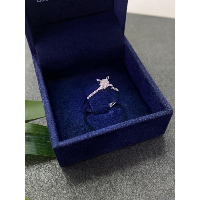 0,40 Karat Hrd Sertifikalı Kenar Taşlı Badem Pırlanta Tektaş Yüzük 