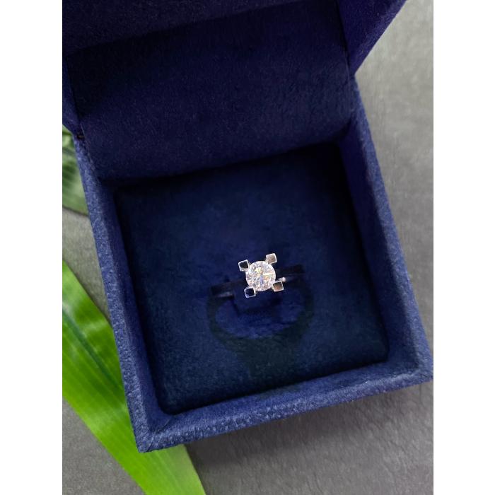 0.50 Karat Hrd Sertifikalı V Tektaş Pırlanta Yüzük