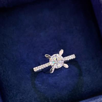 0.58 Karat Hrd Sertifikalı Badem Kenar Taşlı Tektaş Pırlanta Yüzük