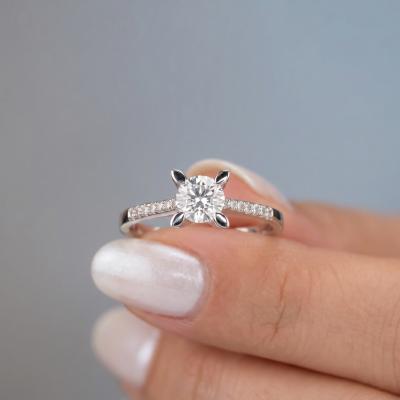 0,58 Karat Hrd Sertifikalı Badem Kenar Taşlı Tektaş Pırlanta Yüzük