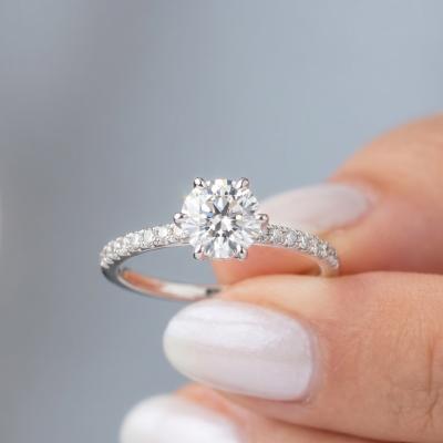 0,62 Karat Hrd Sertifikalı 6 Tırnak Kenar Taşlı Tektaş Pırlanta Yüzük