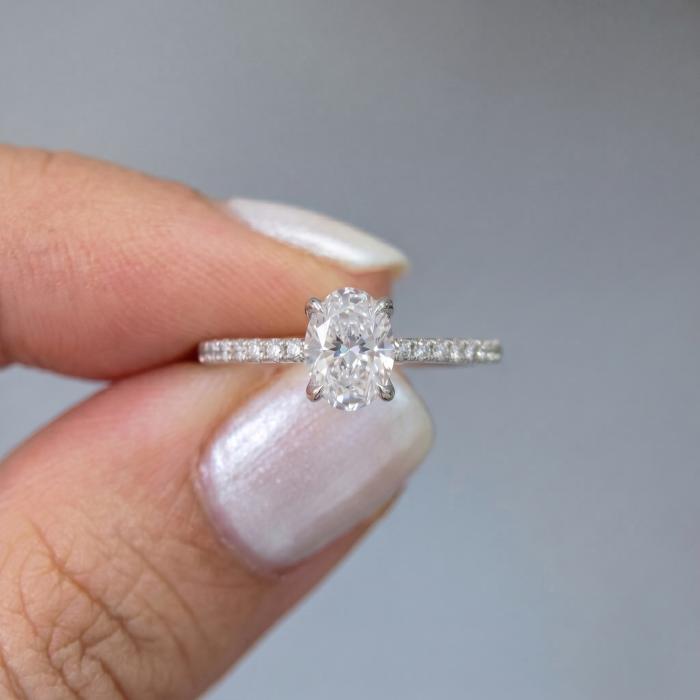 0,64 Karat Gia Sertifikalı Oval Kolu Taşlı Pırlanta Yüzük 
