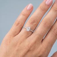 0,64 Karat Gia Sertifikalı Oval Kolu Taşlı Pırlanta Yüzük 