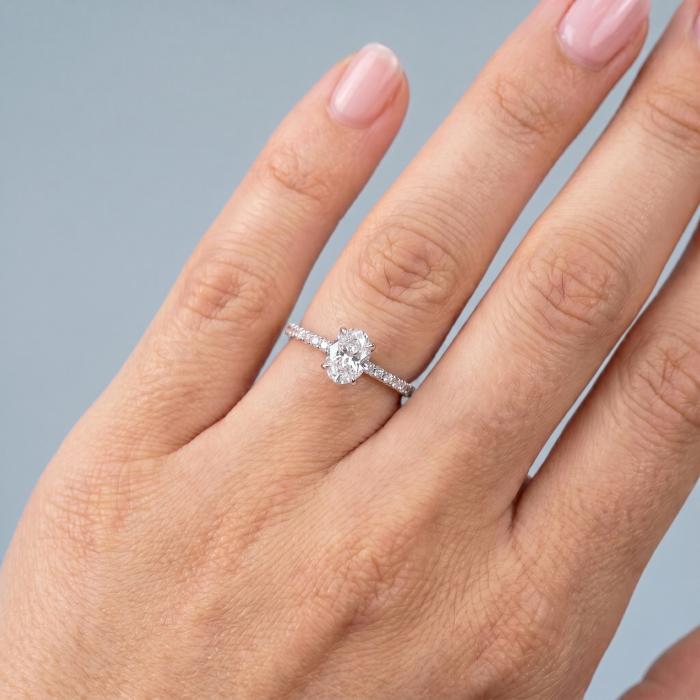 0,64 Karat Gia Sertifikalı Oval Kolu Taşlı Pırlanta Yüzük 