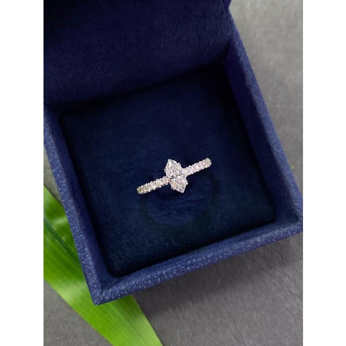 0,65 Karat Gia Sertifikalı Markiz Kenar Taşlı Pırlanta Yüzük