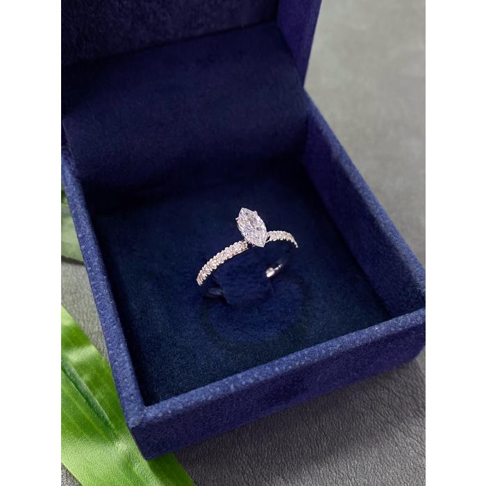 0,65 Karat Gia Sertifikalı Markiz Kenar Taşlı Pırlanta Yüzük