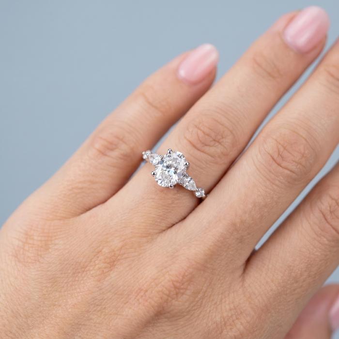 1,27 Karat Oval Kenar Damla ve Yuvarlak Kesim Lab Diamond YZ23252