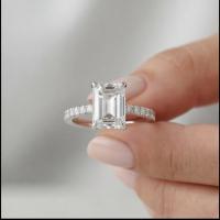 5,20 Karat Emerald Kesim Kenar Taşlı Lab Diamond Yüzük YZ22566