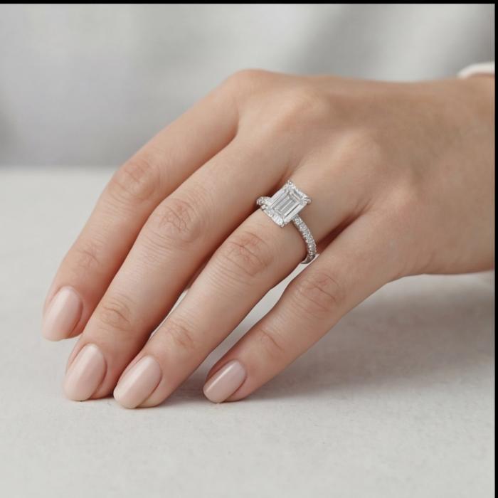 5,20 Karat Emerald Kesim Kenar Taşlı Lab Diamond Yüzük YZ22566